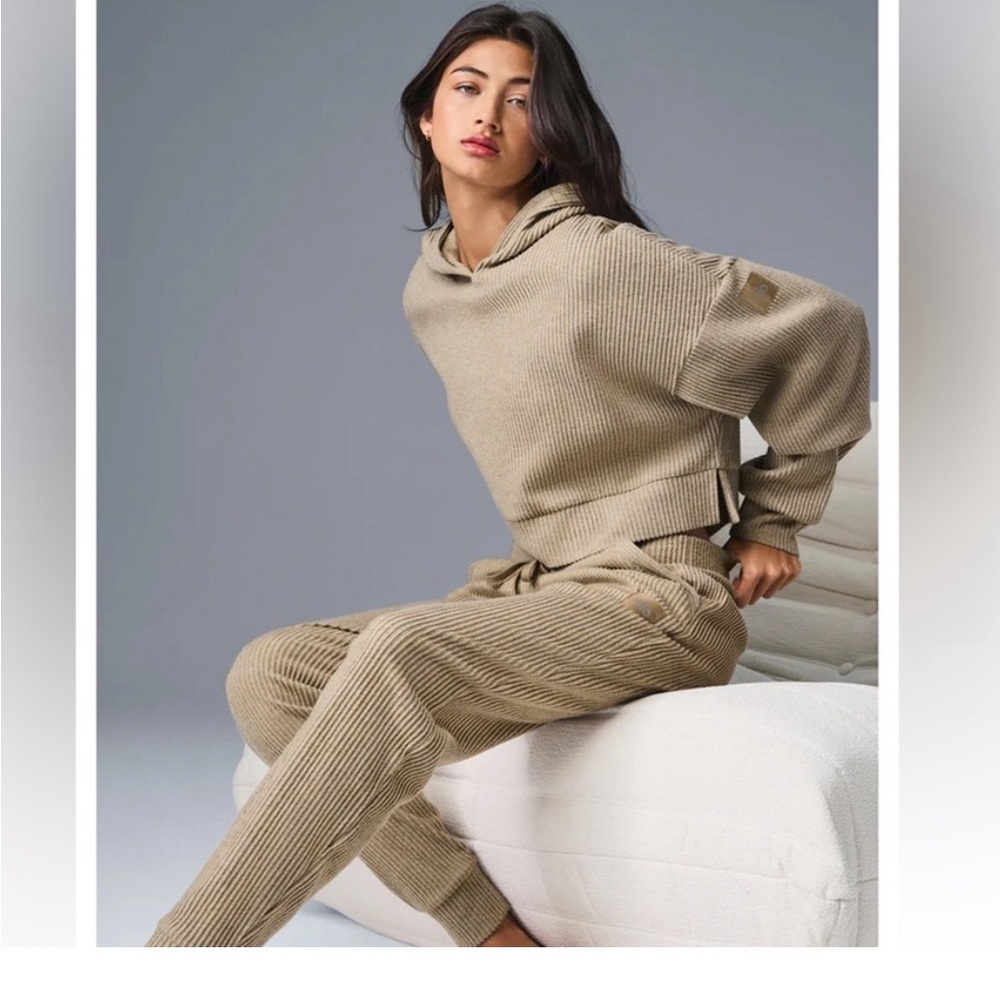 BRAND NEW Alo Set -Muse;top XS; bottoms XXS; Color: Gravel Heather